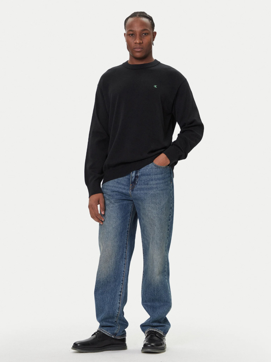 detail Calvin Klein pánský černý svetr