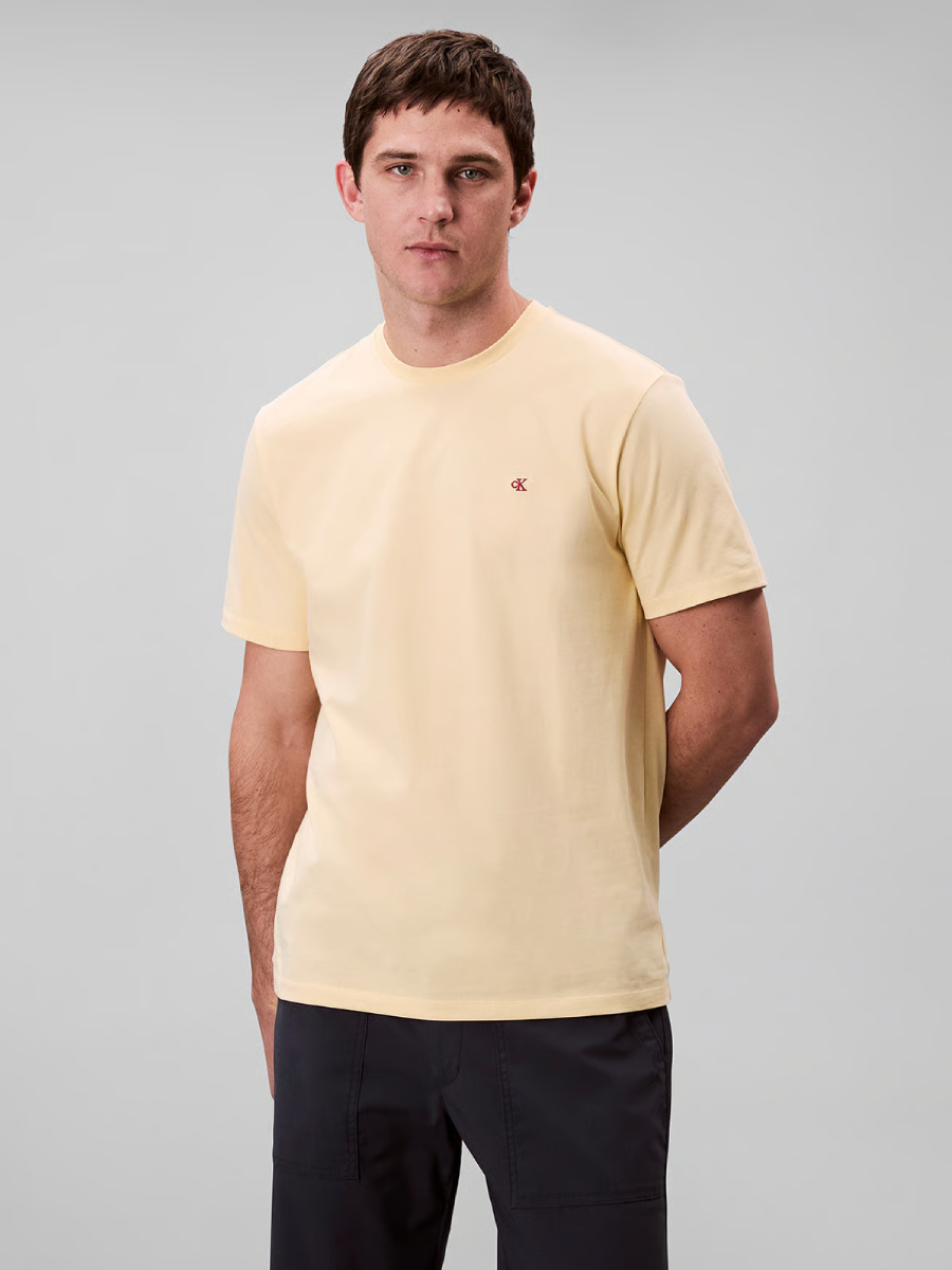 detail Calvin Klein pánské žluté tričko