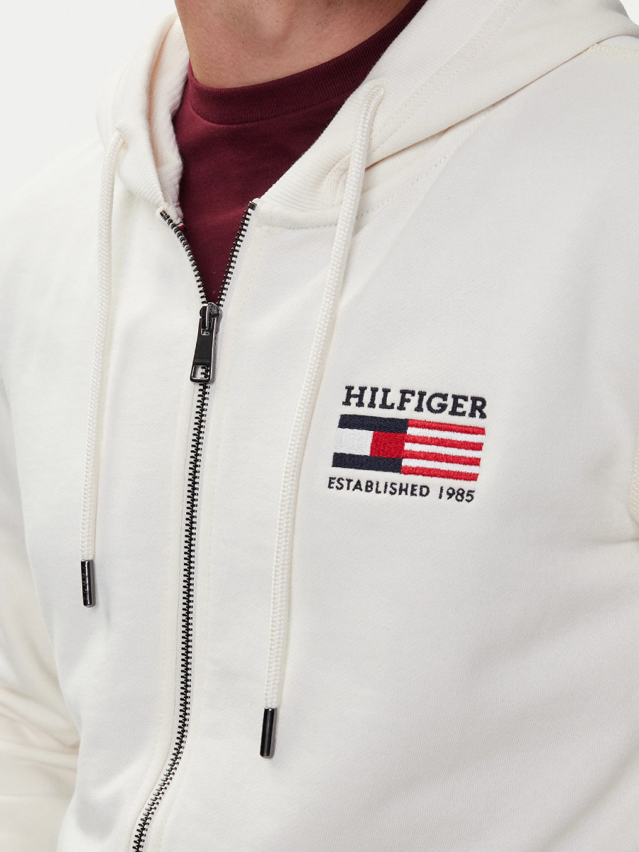 detail Tommy Hilfiger pánská krémová mikina