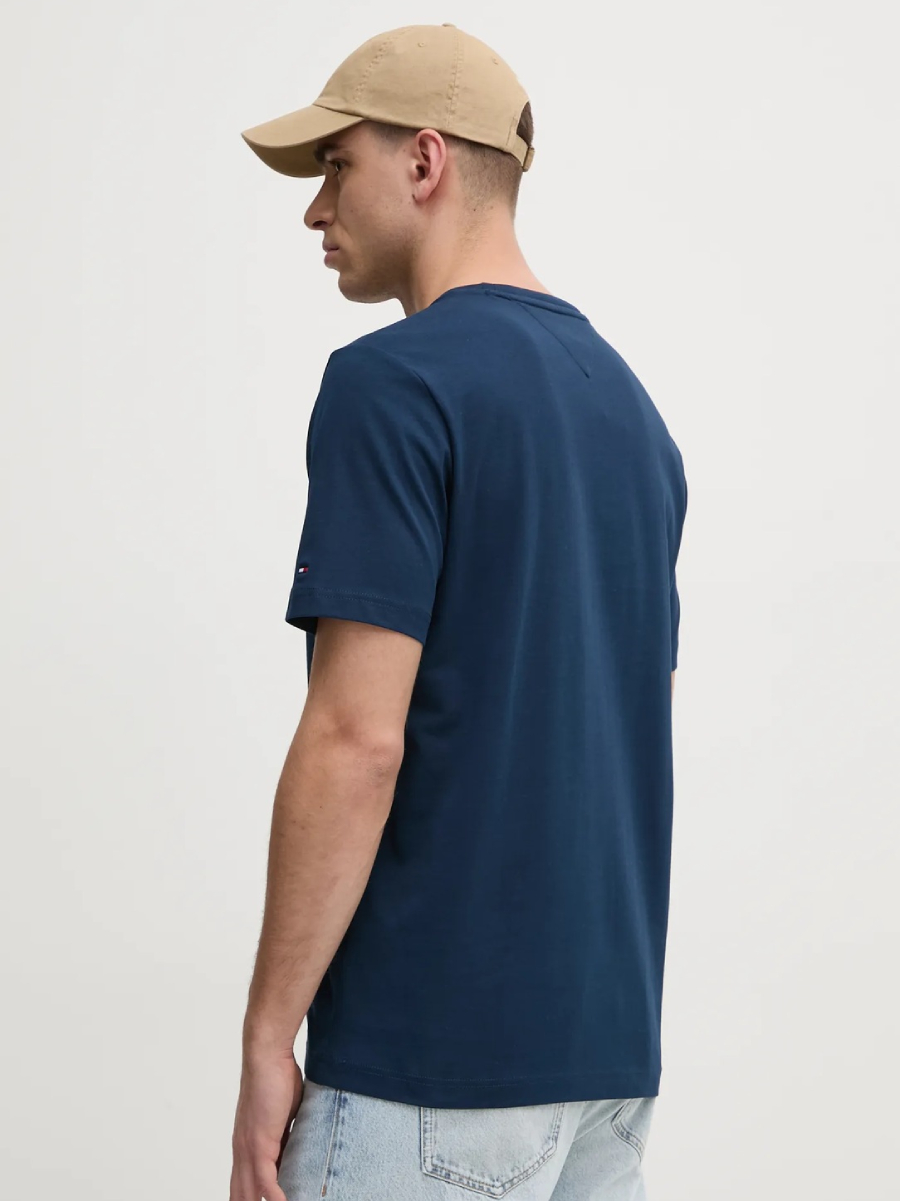 detail Tommy Hilfiger pánské tmavě modré tričko