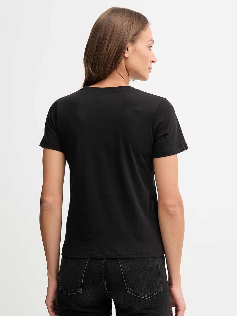 detail Pepe Jeans dámské černé tričko