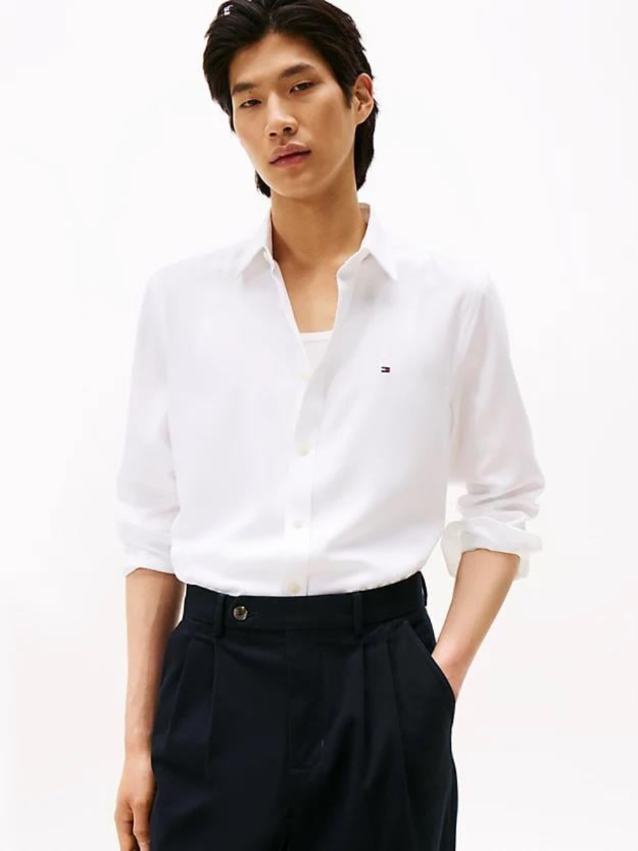 detail Tommy Hilfiger pánská bílá košile