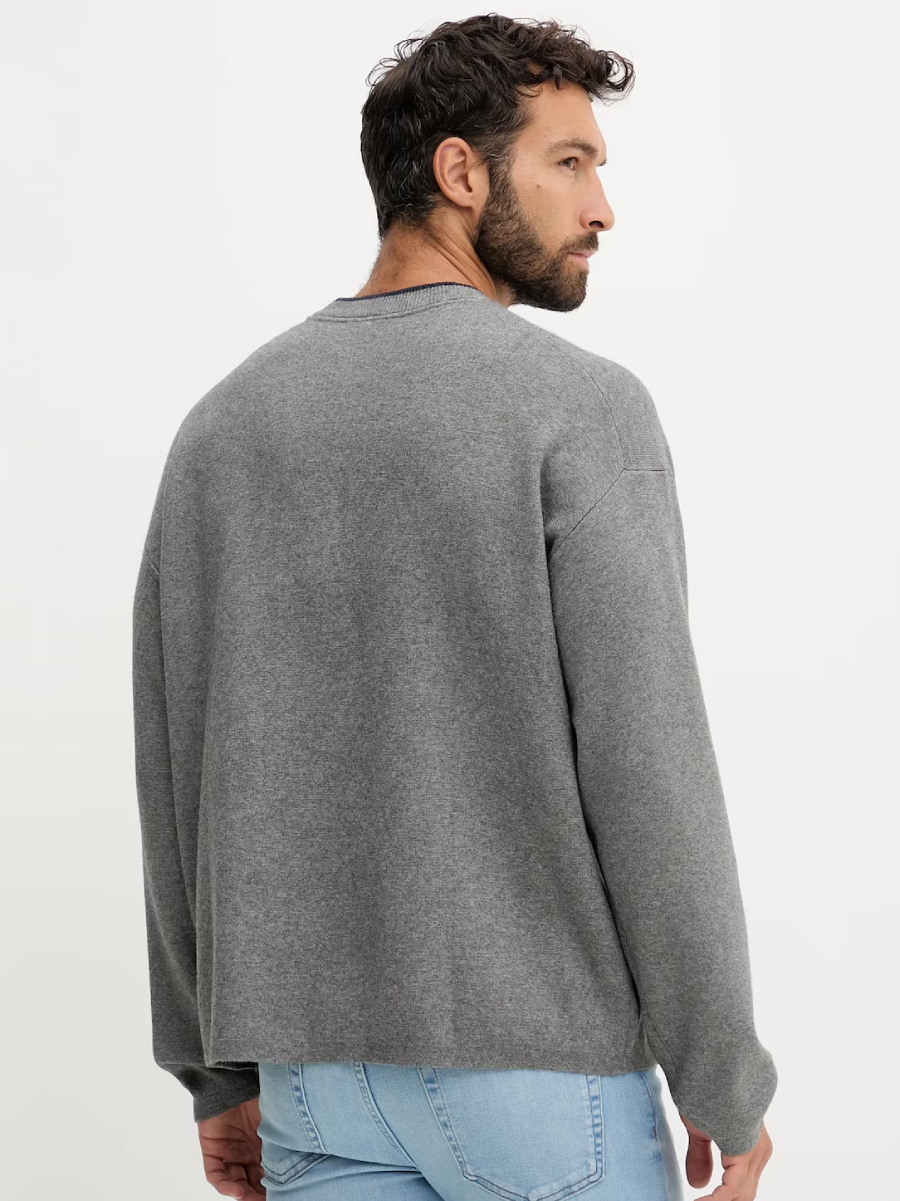 detail Calvin Klein pánský šedý svetr