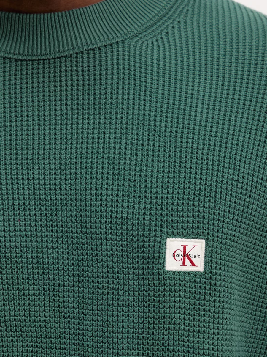 detail Calvin Klein pánský petrolejový svetr