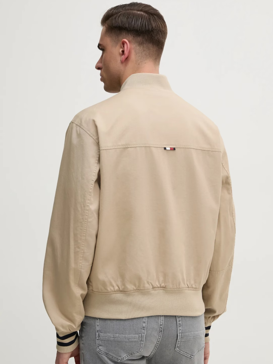 detail Tommy Hilfiger pánská béžová bunda bomber 
