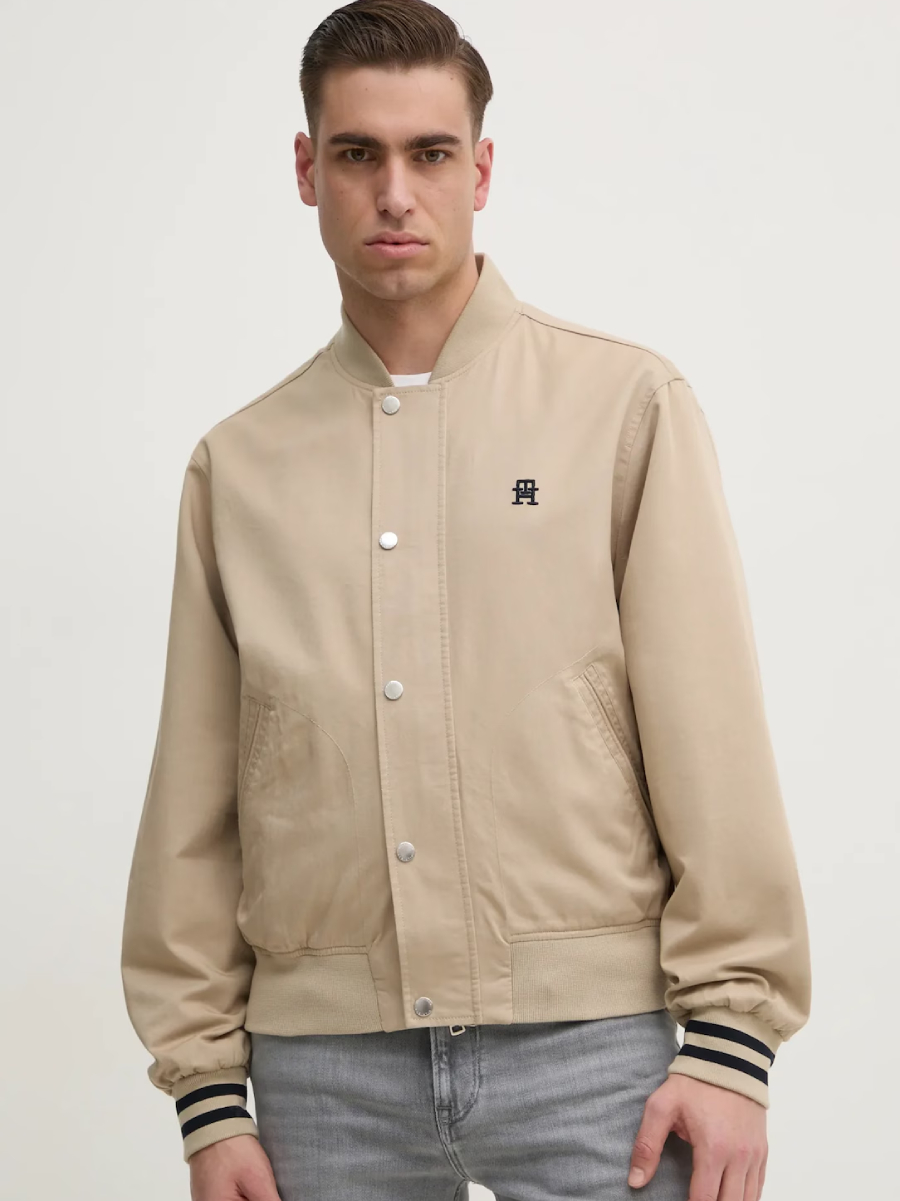 detail Tommy Hilfiger pánská béžová bunda bomber 