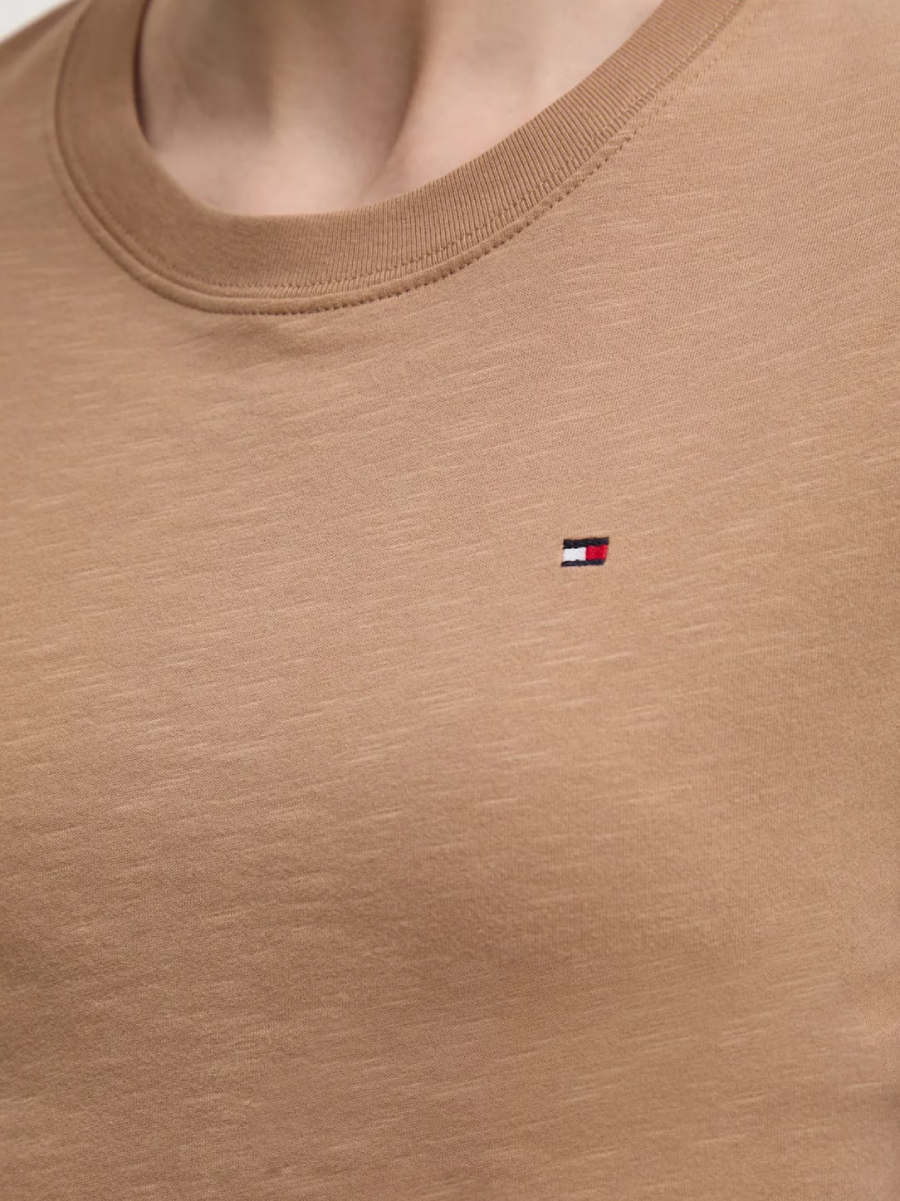 detail Tommy Hilfiger dámské béžové tričko