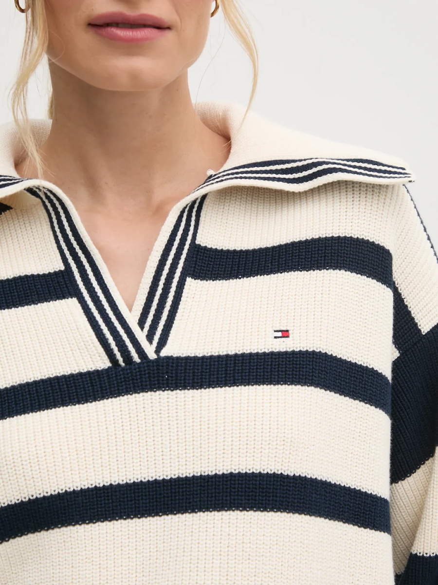 detail Tommy Hilfiger dámský pruhovaný svetr