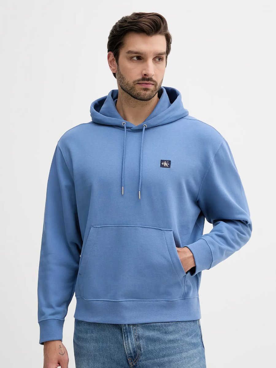 detail Calvin Klein pánská modrá mikina