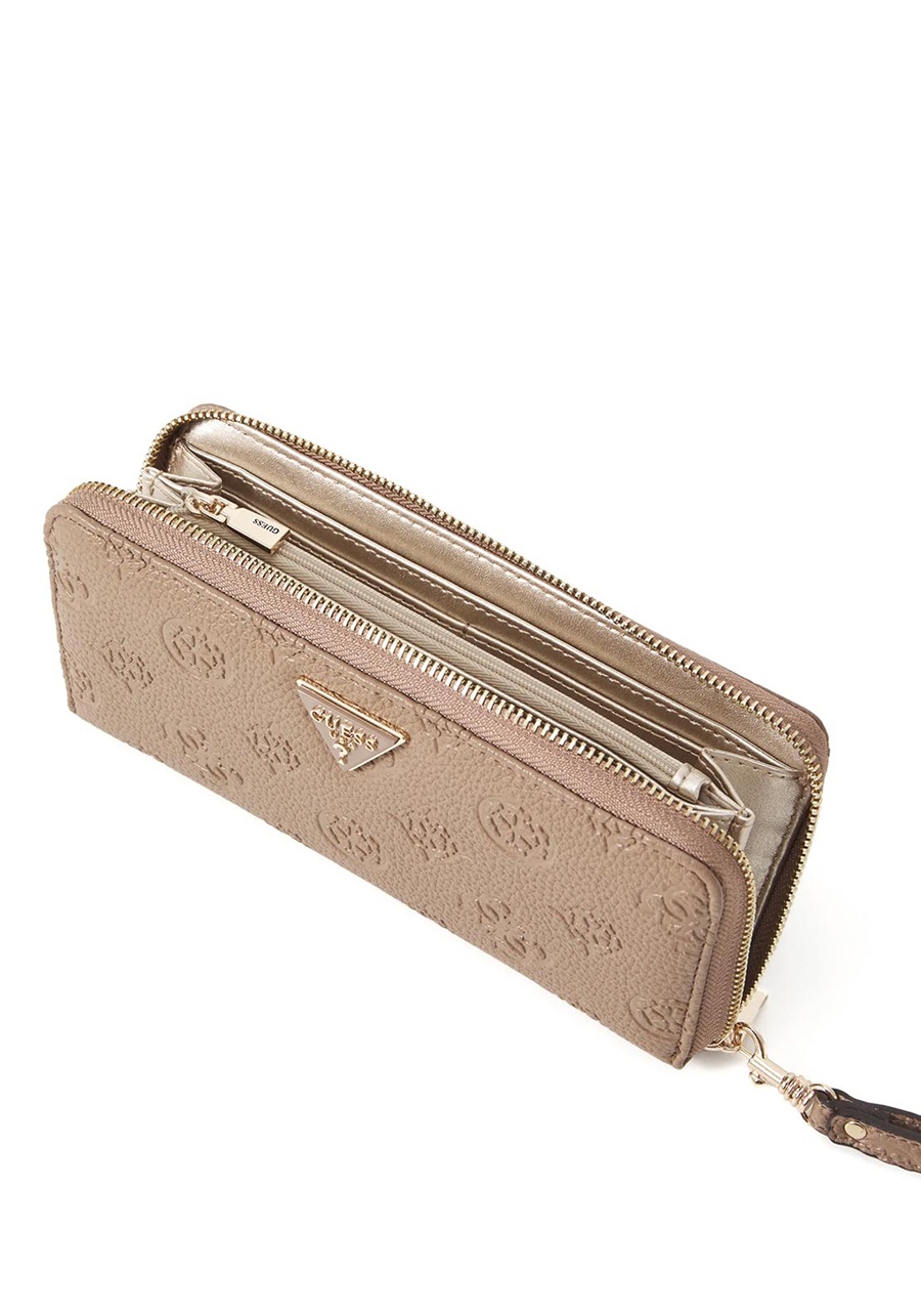 detail Guess dámská béžová peněženka