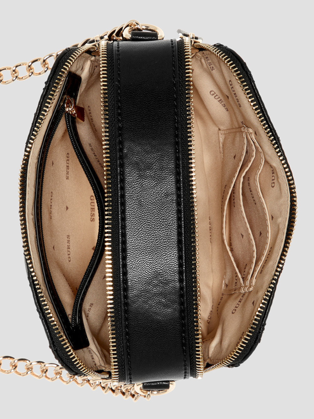 detail Guess dámská černá kabelka 