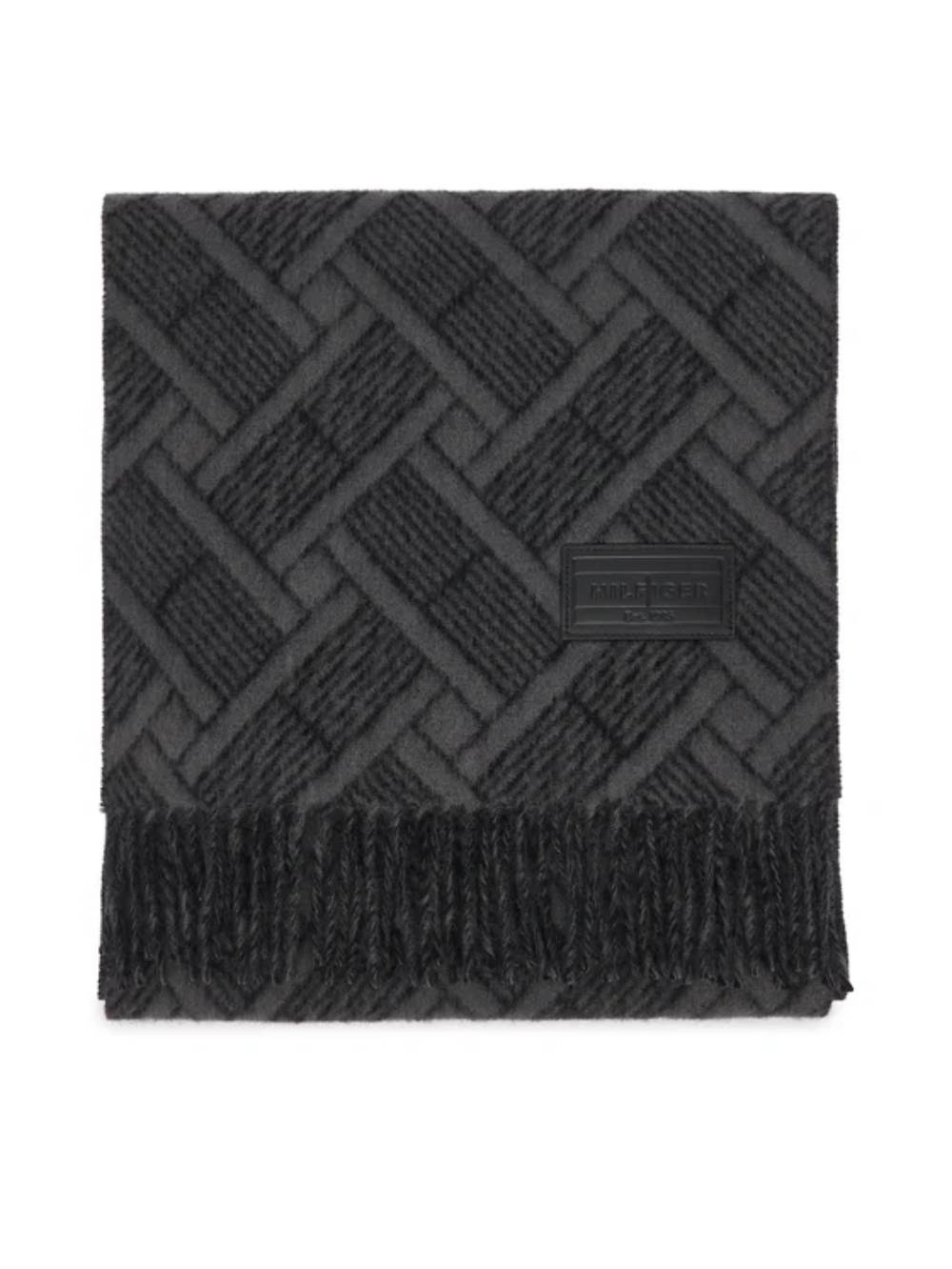 detail Tommy Hilfiger pánská šedá šála