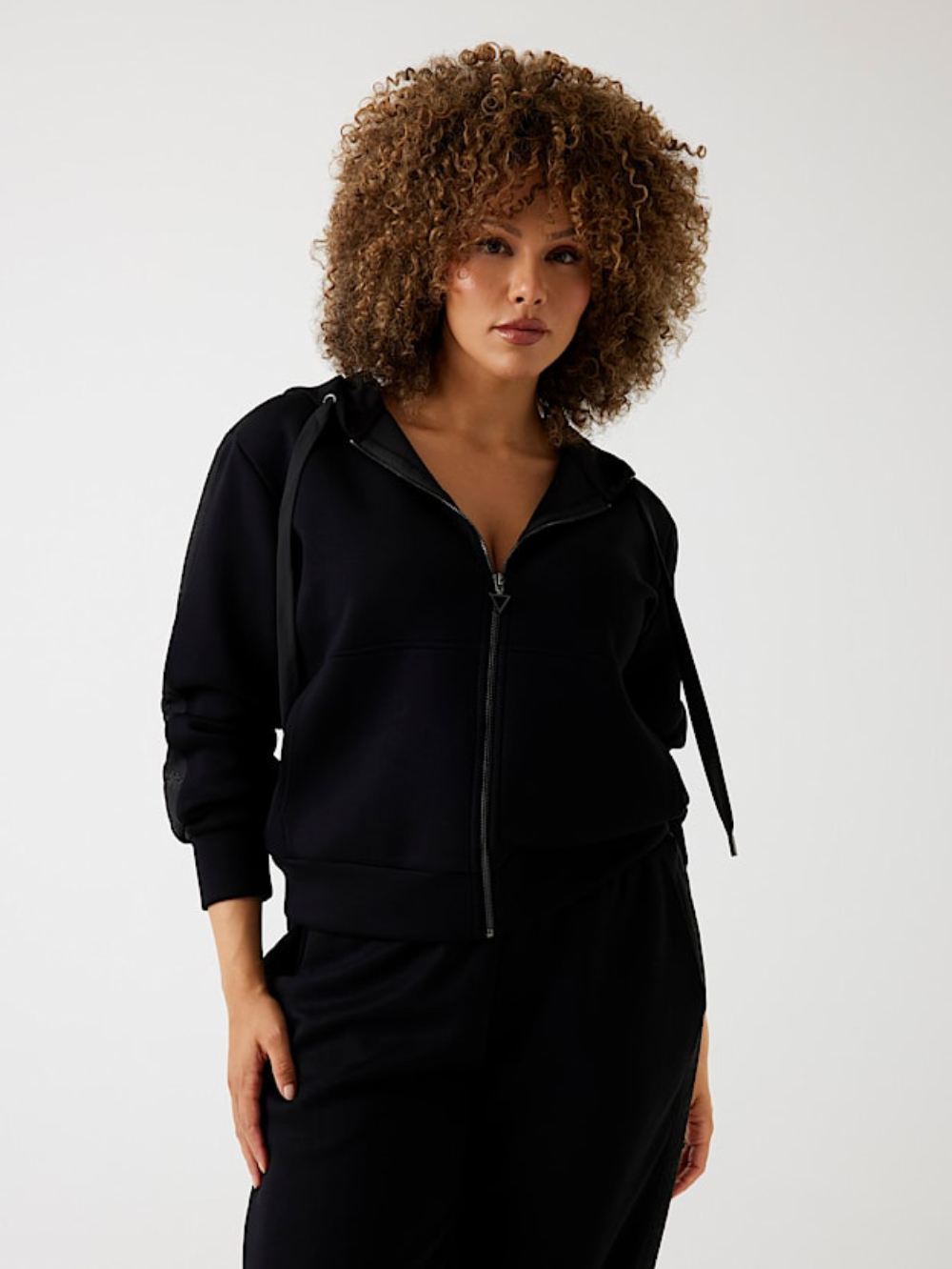 detail Guess dámská černá mikina