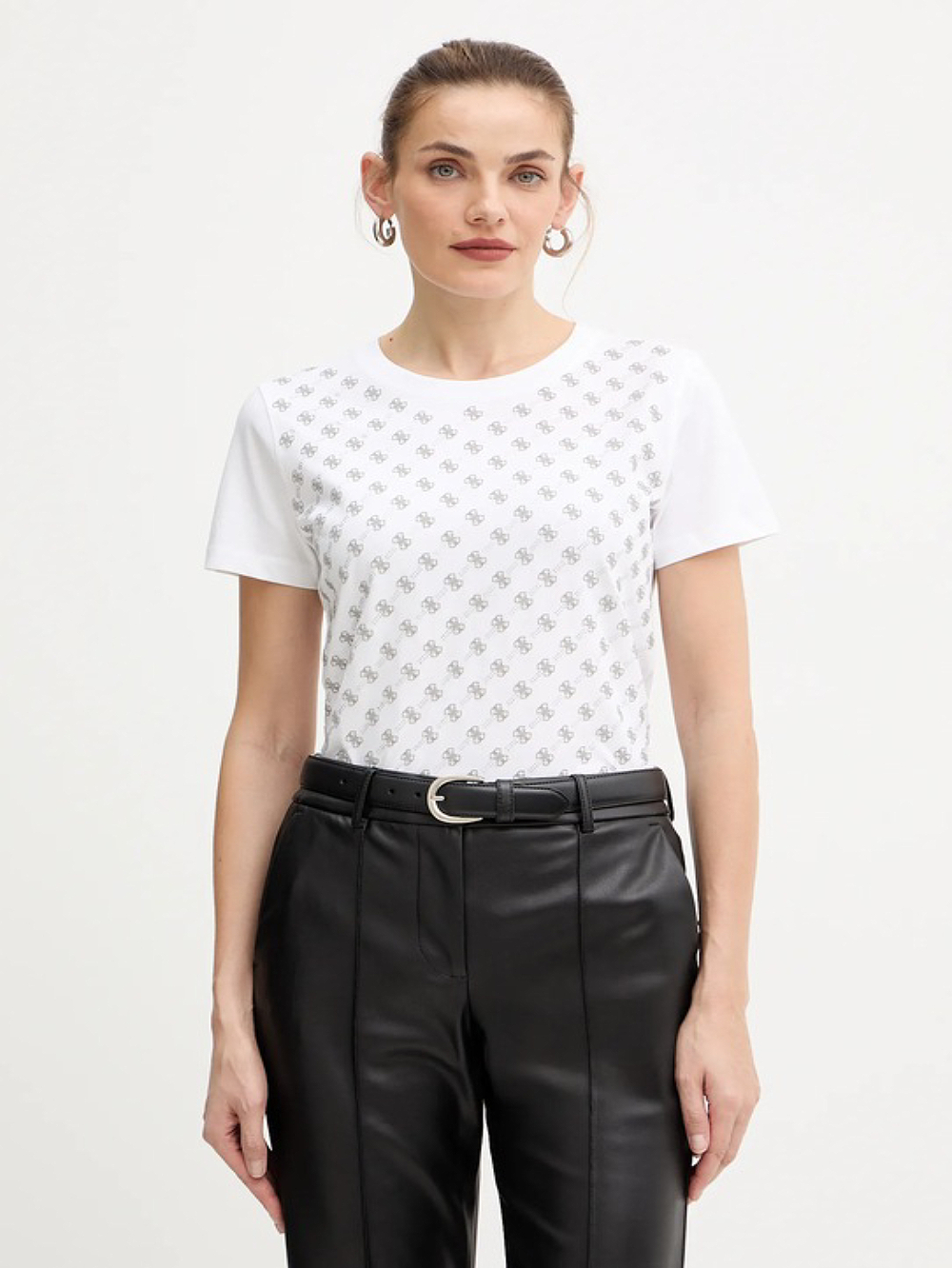 detail Guess dámské bílé tričko