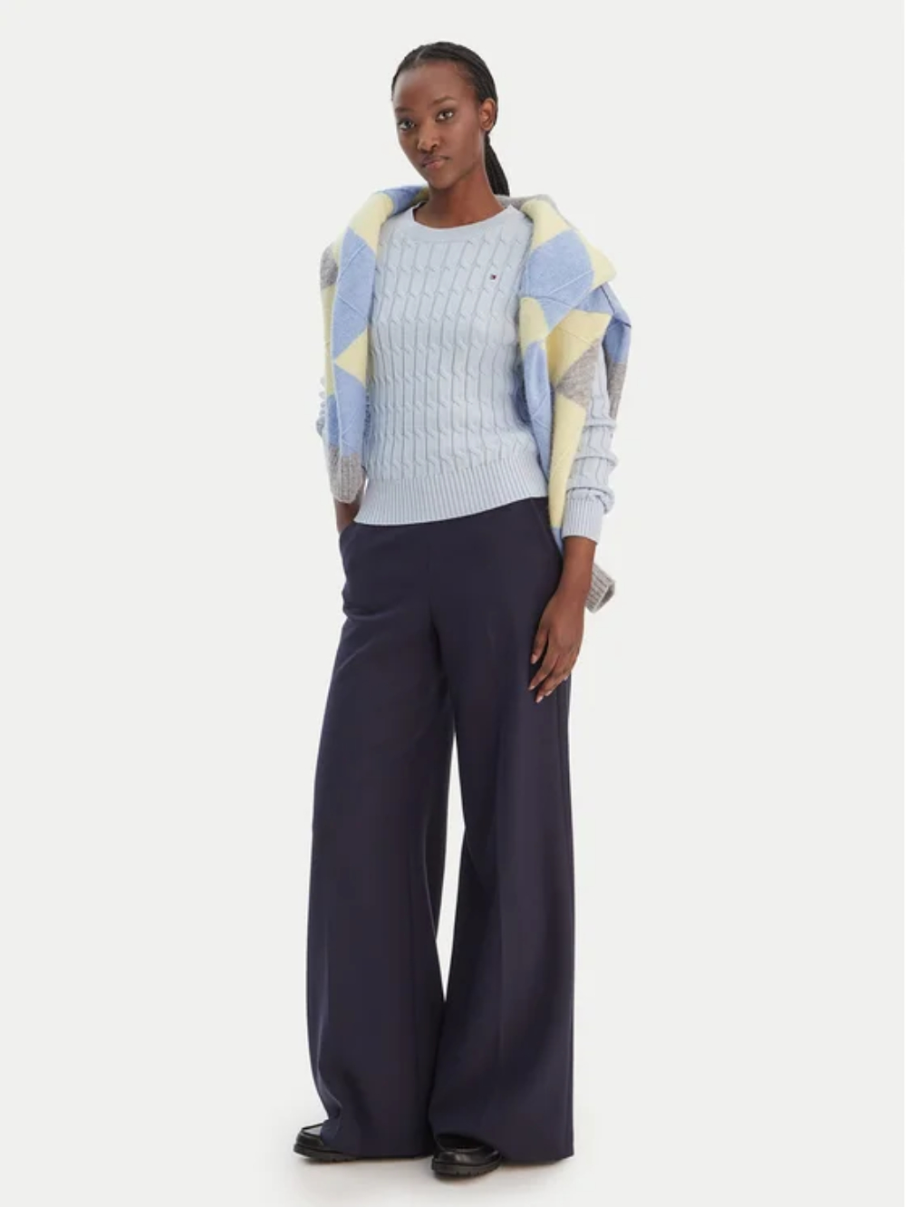 detail Tommy Hilfiger dámský světle modrý svetr