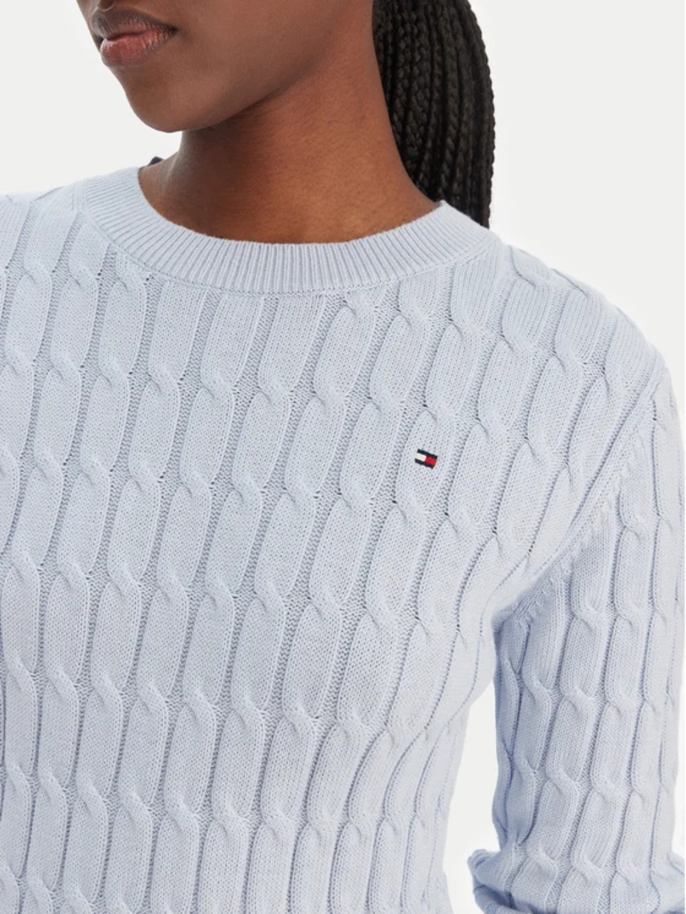 detail Tommy Hilfiger dámský světle modrý svetr