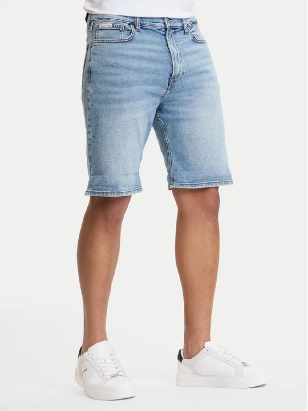 detail Calvin Klein pánské modré džínové šortky