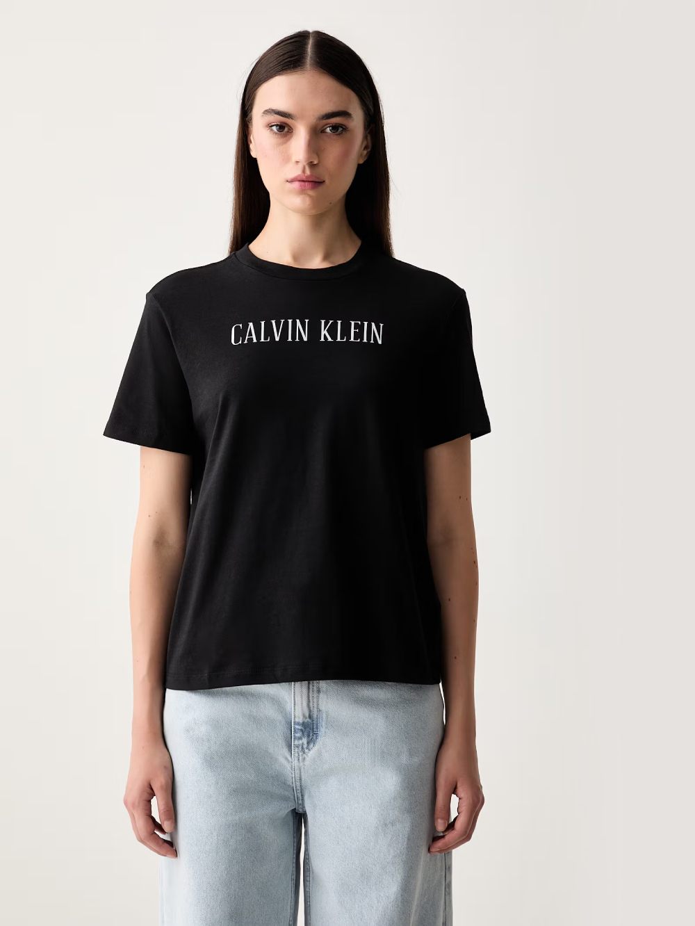 detail Calvin Klein dámské černé tričko
