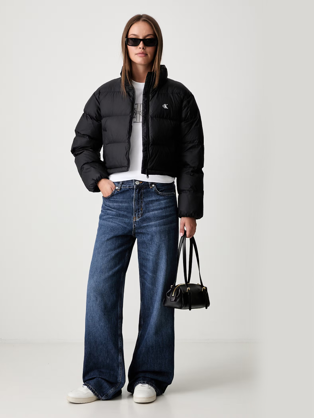 detail Calvin Klein dámské bílé tričko