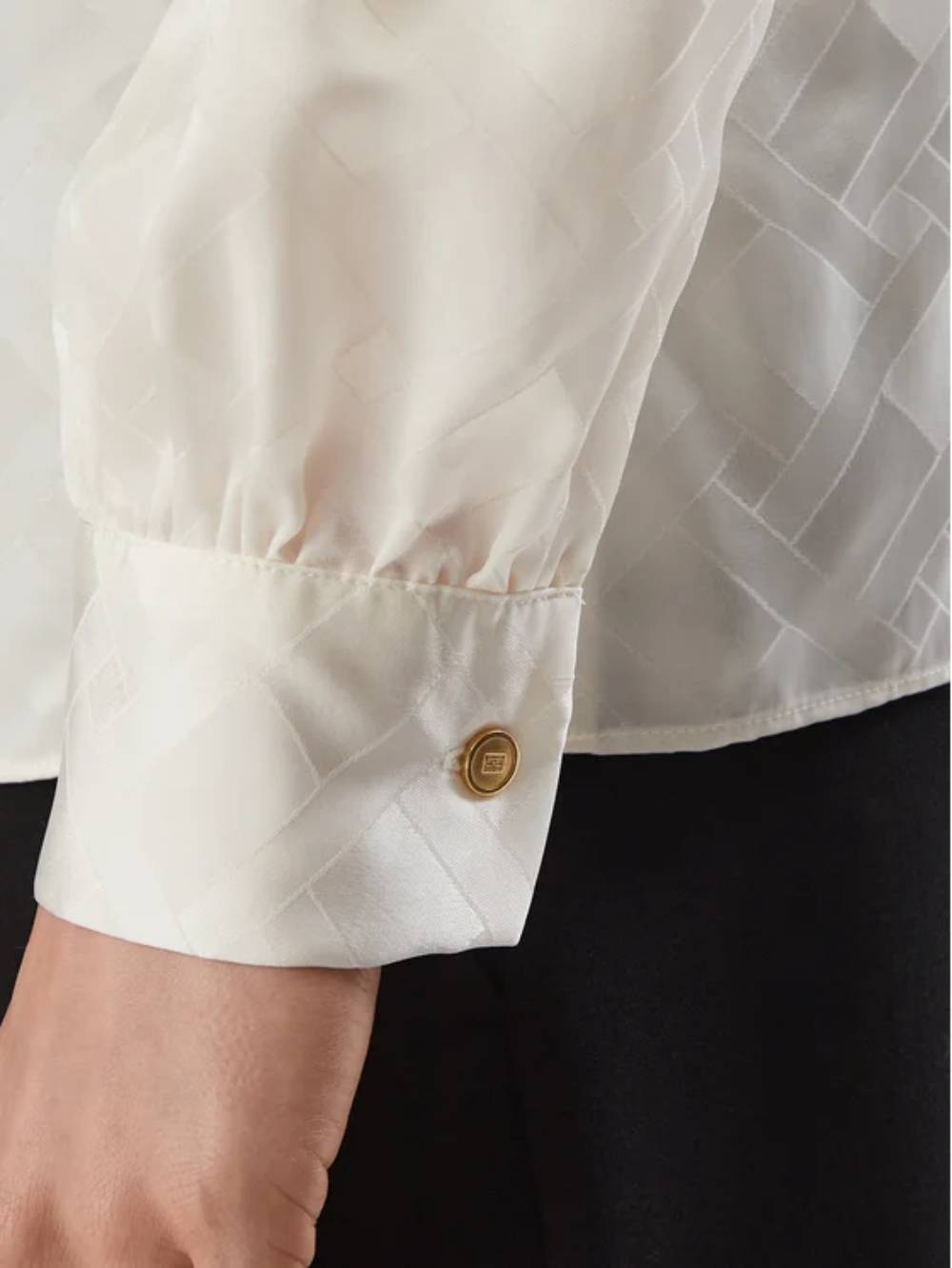 detail Tommy Hilfiger dámská krémová halenka