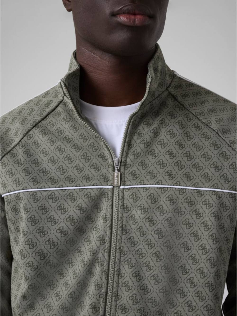 detail Guess pánská khaki mikina
