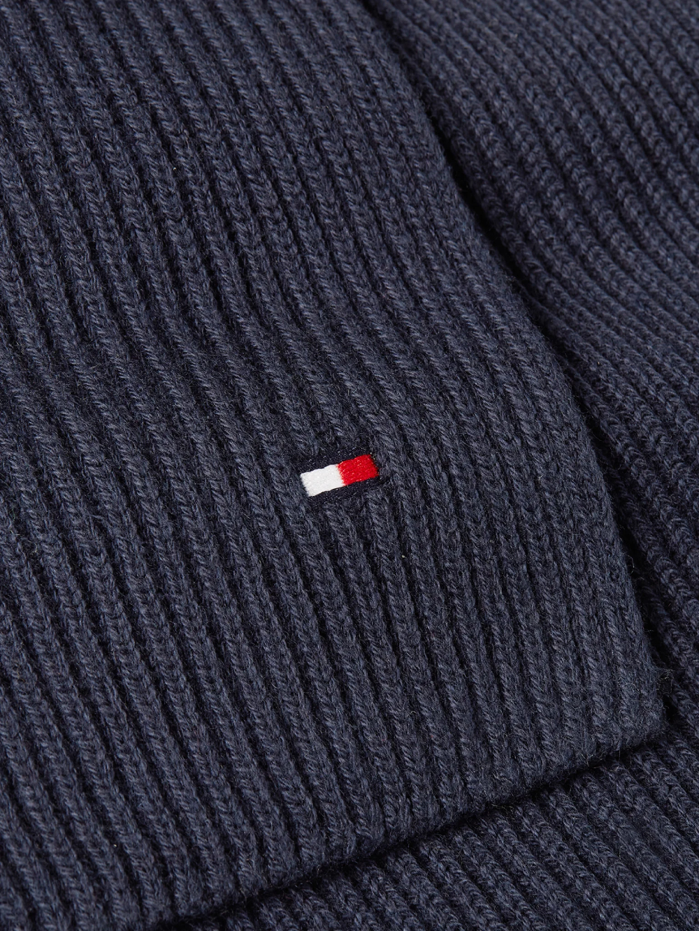 detail Tommy Hilfiger pánský tmavě modrý šál 
