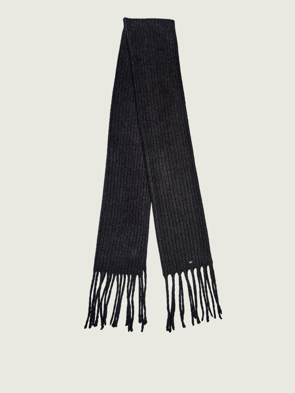 detail Tommy Hilfiger dámská černá šála