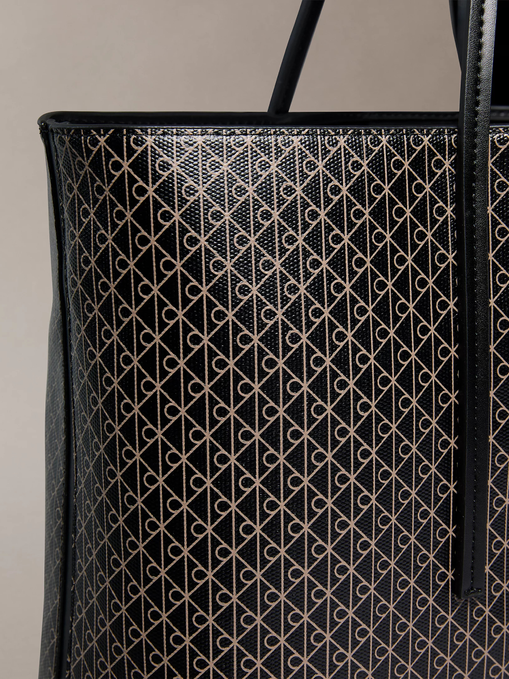 detail Calvin Klein dámská hnědá kabelka