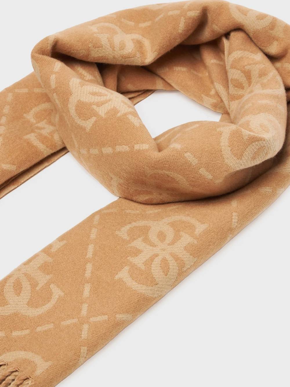 detail Guess dámská hnědá šála