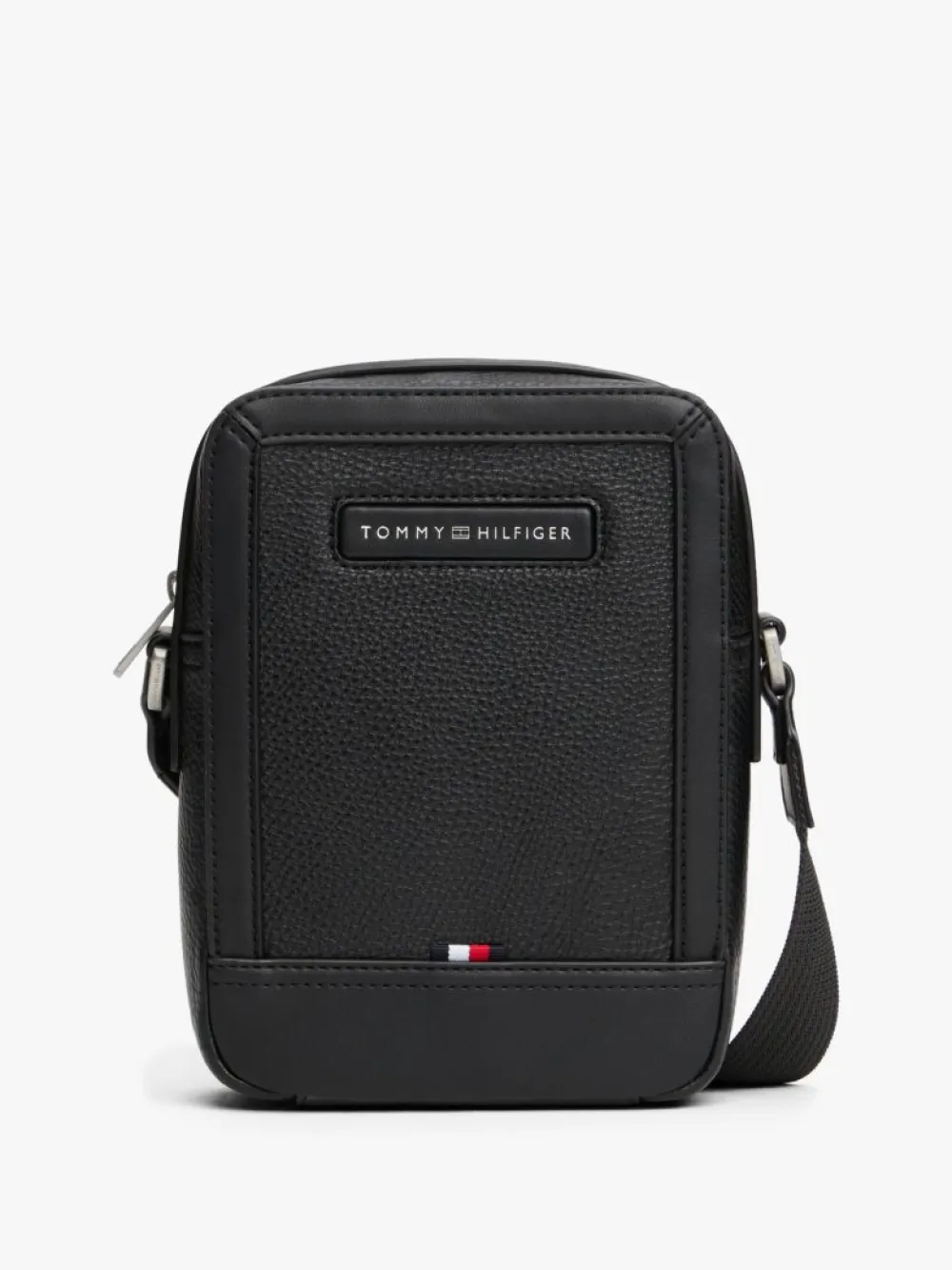 detail Tommy Hilfiger pánská černá taška přes rameno