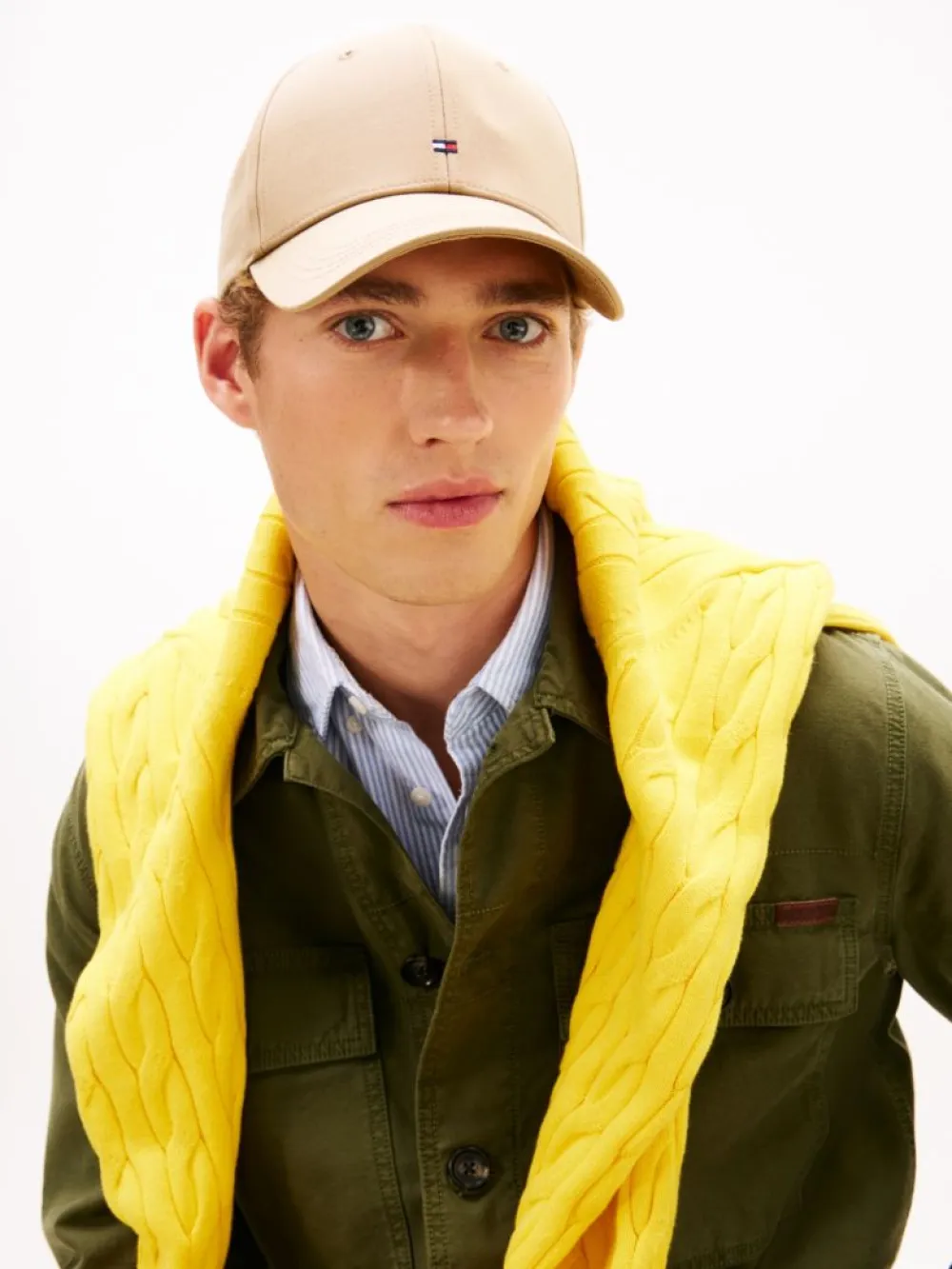 detail Tommy Hilfiger pánská béžová kšiltovka