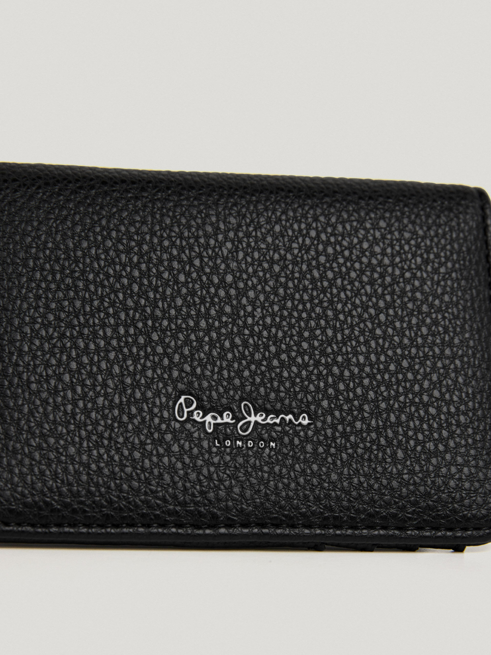 detail Pepe Jeans dámská černá peněženka
