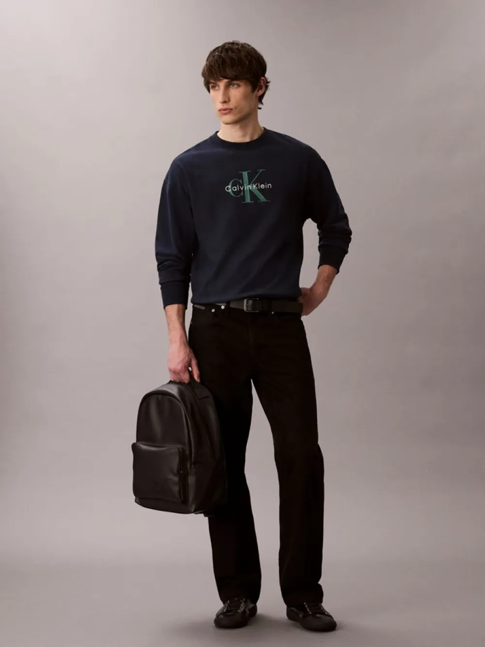 detail Calvin Klein pánský černý batoh