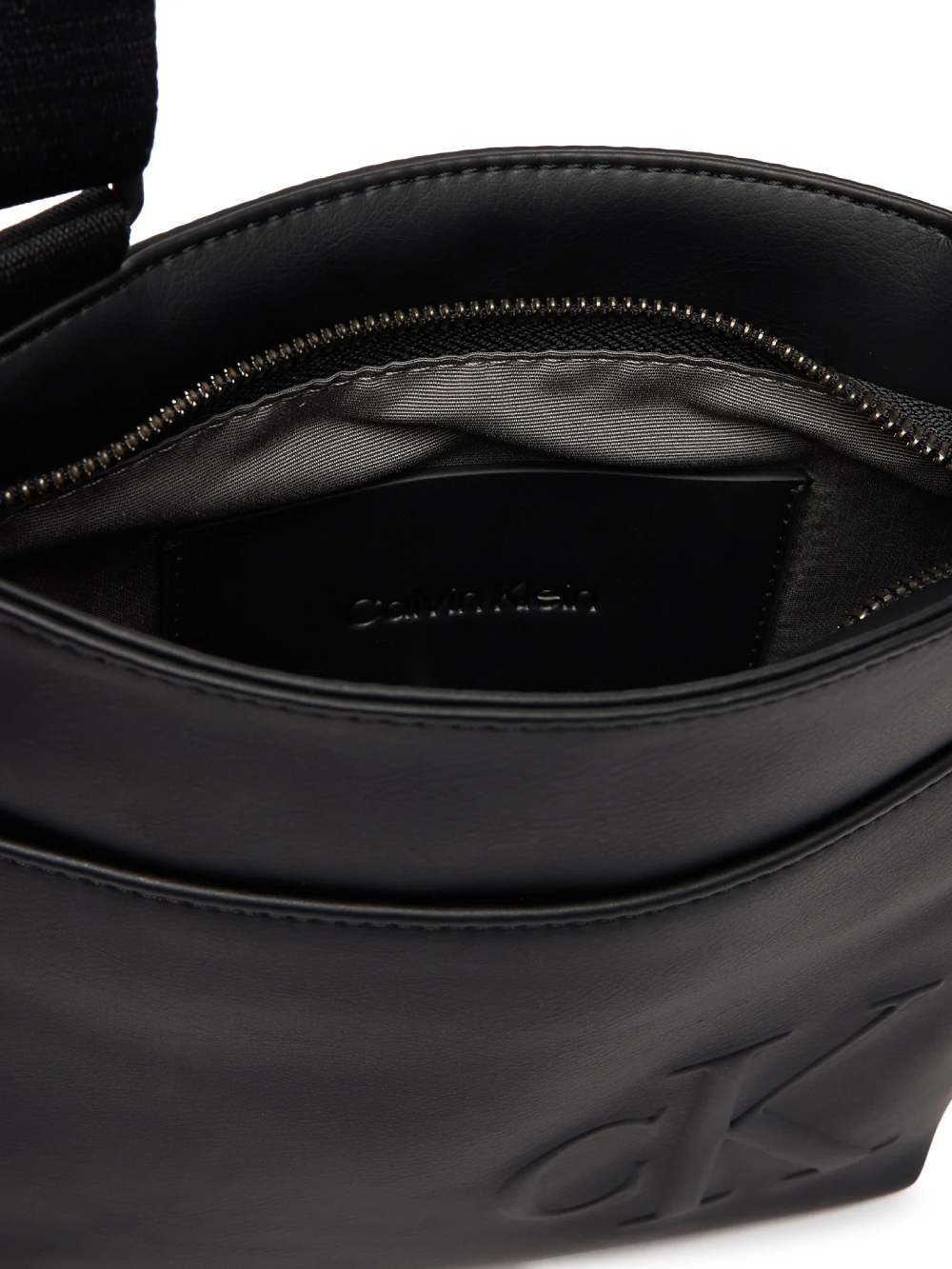 detail Calvin Klein pánská černá taška