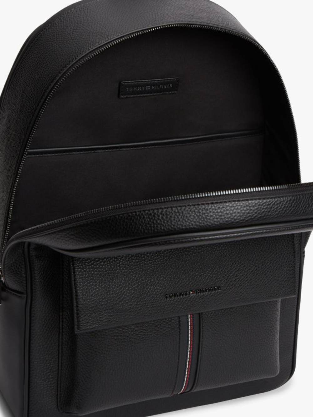 detail Tommy Hilfiger pánský černý batoh