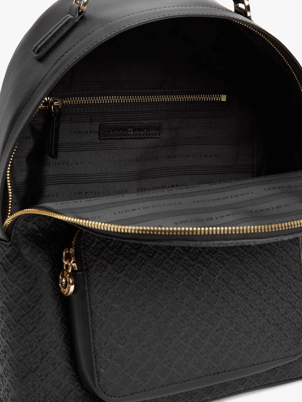 detail Tommy Hilfiger dámský černý batoh