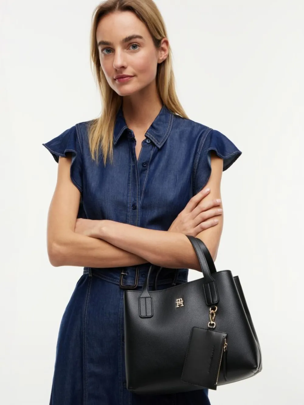 detail Tommy Hilfiger dámská černá kabelka