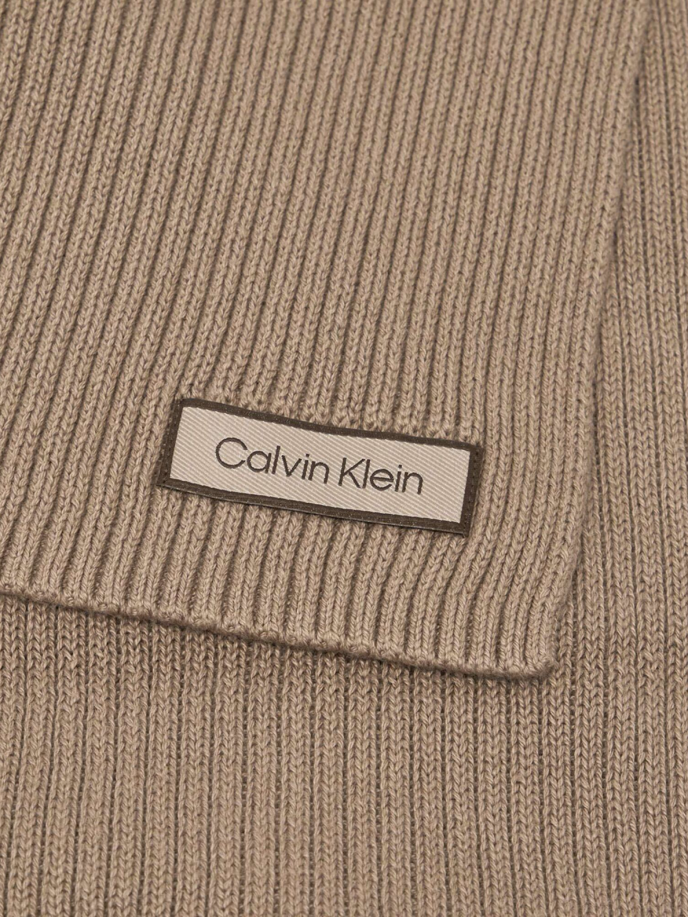 detail Calvin Klein pánská béžová šála
