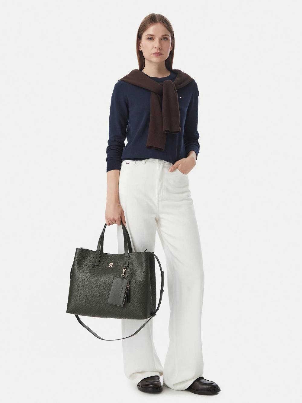 detail Tommy Hilfiger dámská khaki kabelka