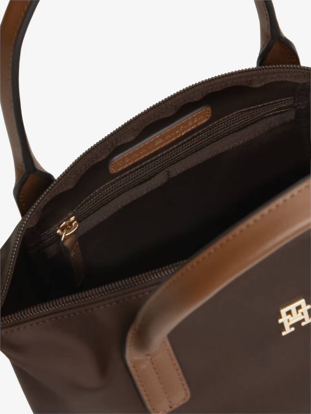 detail Tommy Hilfiger dámská hnědá kabelka