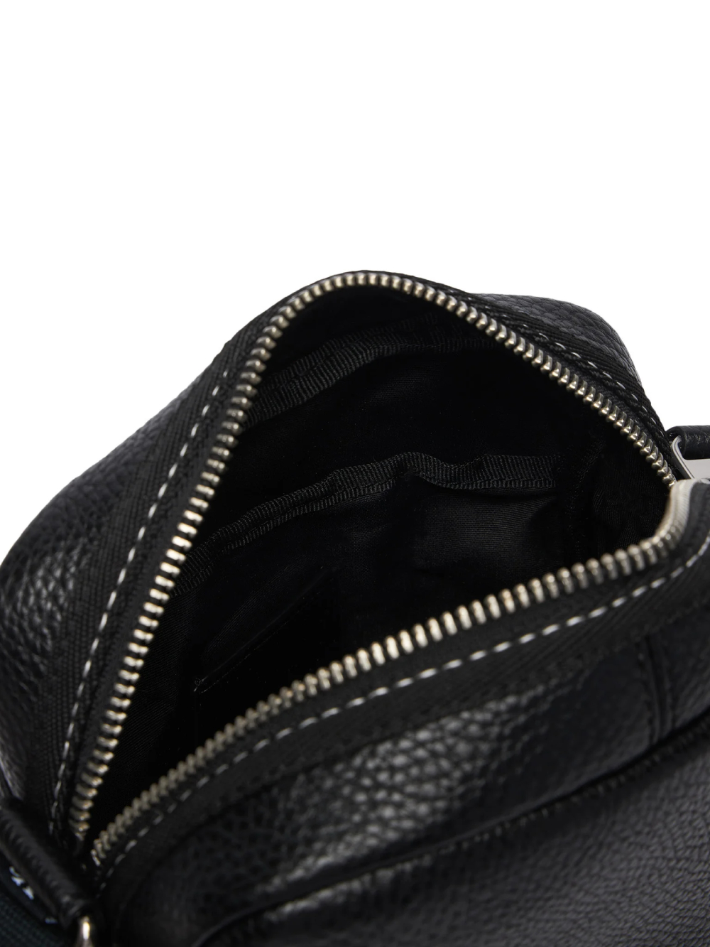 detail Calvin Klein pánská černá taška