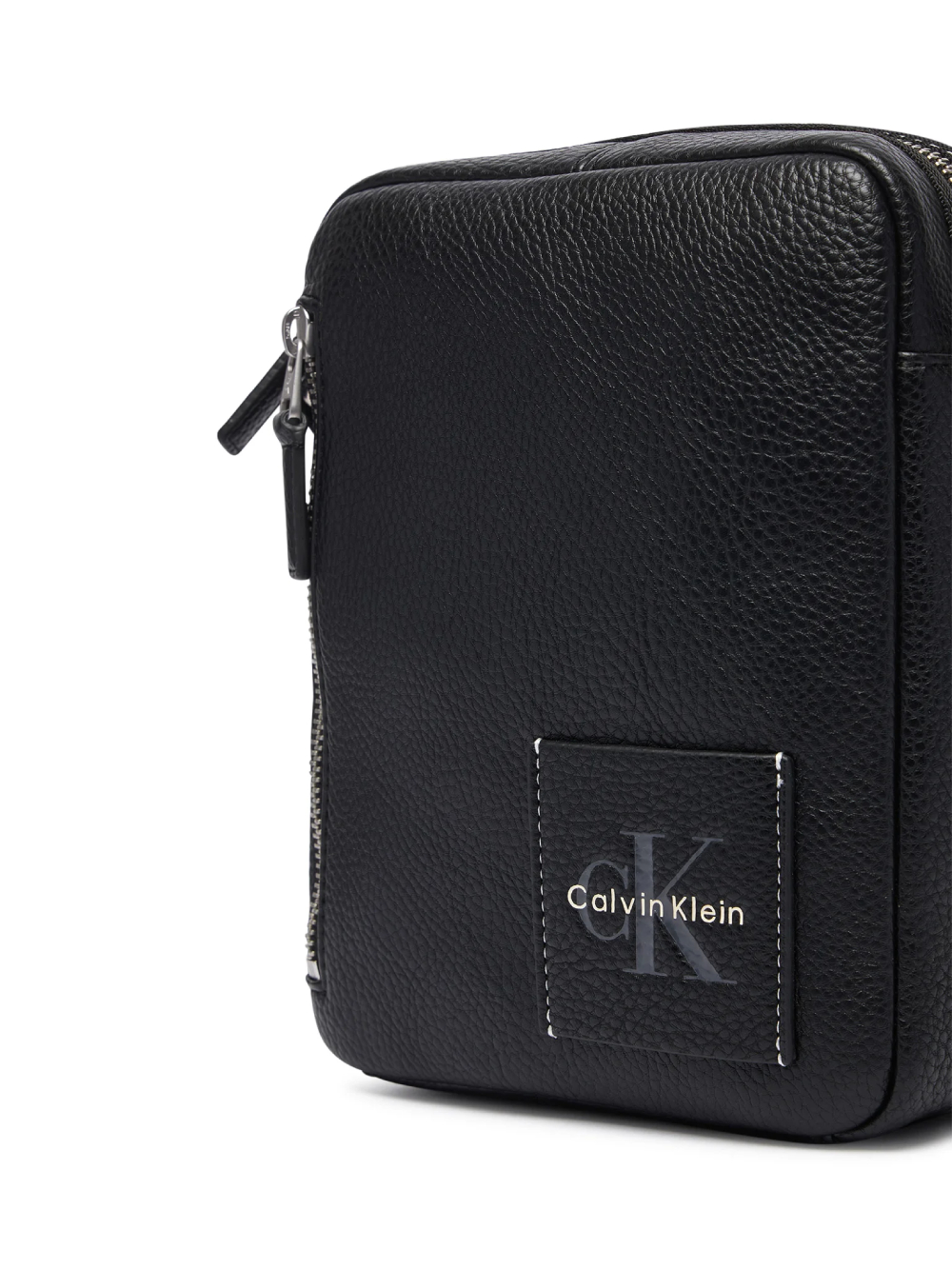 detail Calvin Klein pánská černá taška