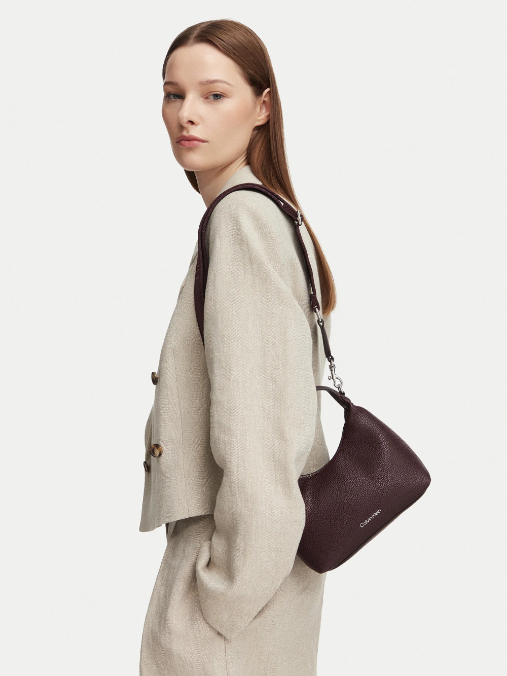 detail Calvin Klein dámská vínová kabelka