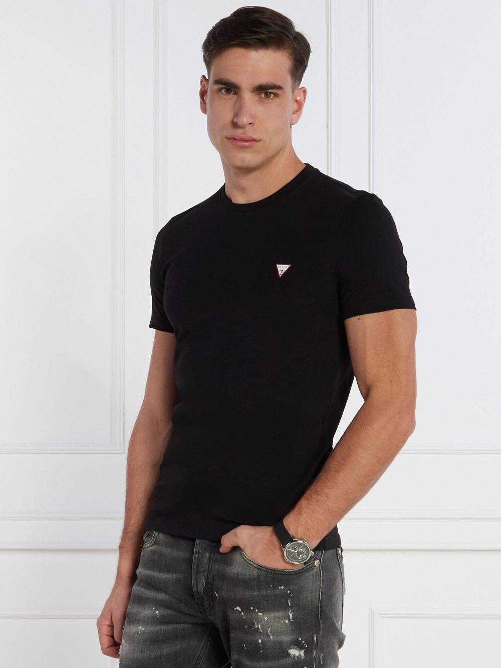 detail Guess pánské černé tričko