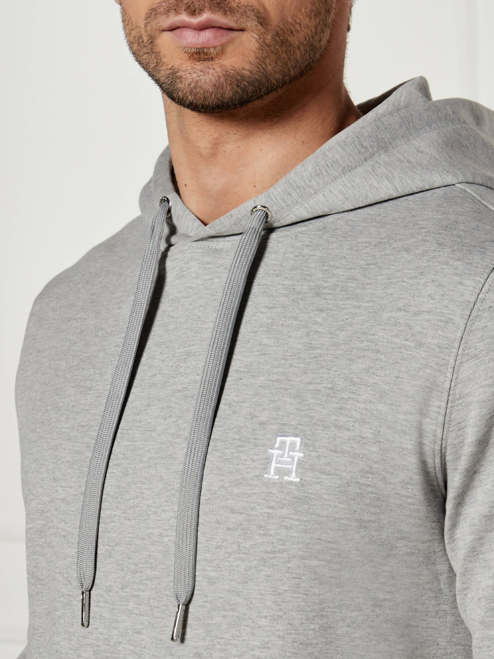 detail Tommy Hilfiger pánská šedá mikina Monogram