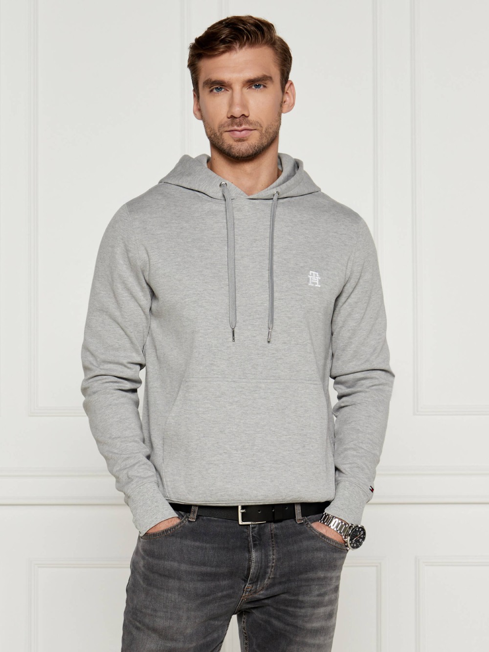 detail Tommy Hilfiger pánská šedá mikina Monogram