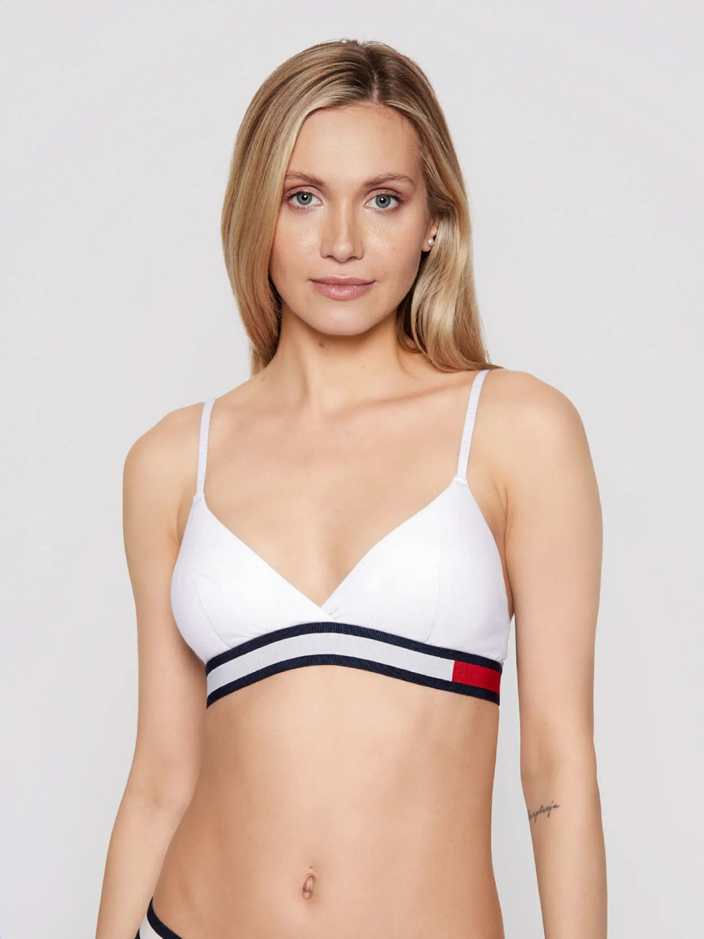 detail Tommy Hilfiger dámská bílá podprsenka