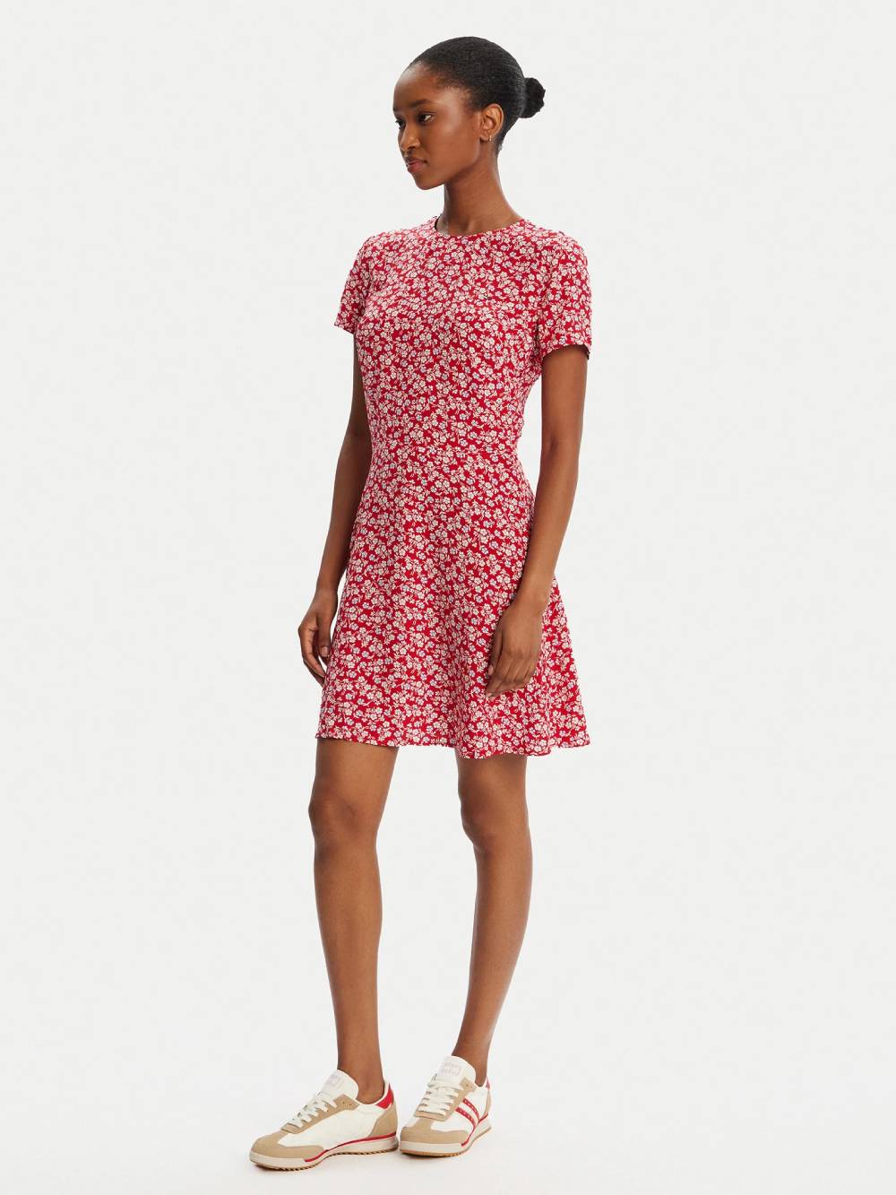 detail Tommy Jeans dámské červené šaty