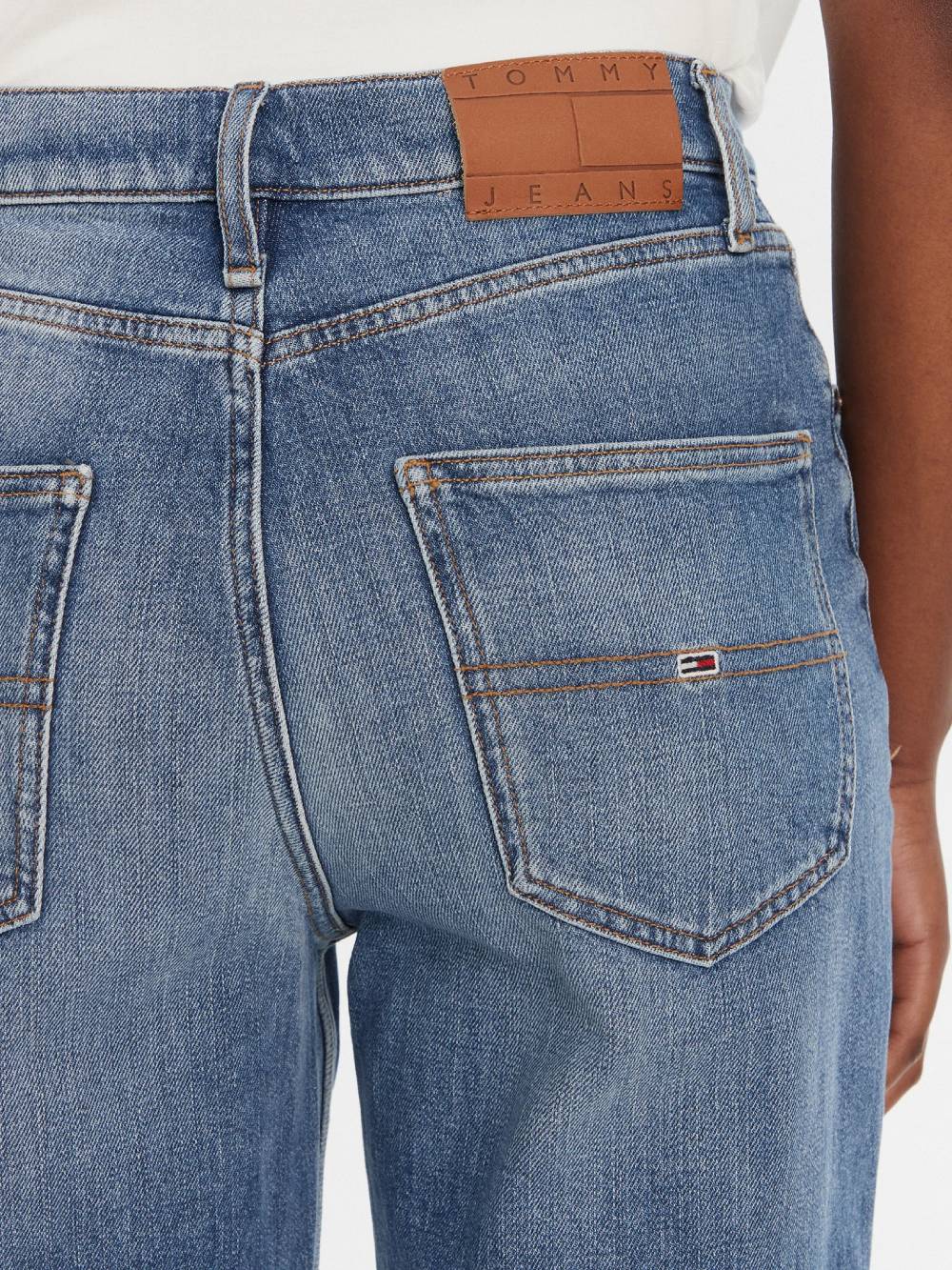 detail Tommy Jeans dámské modré džíny