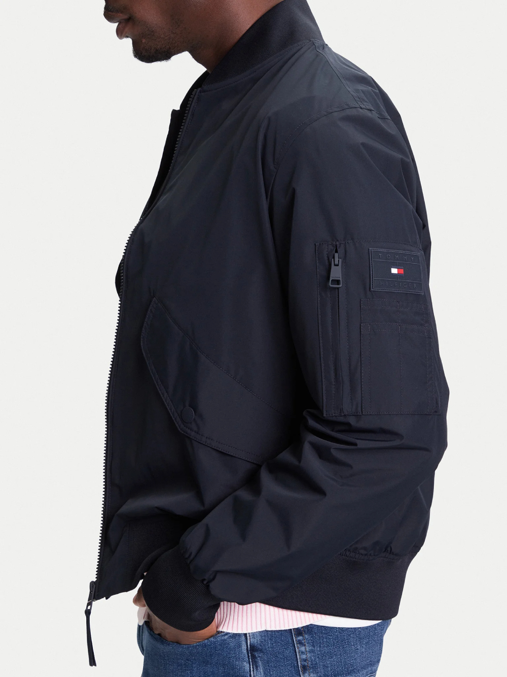 detail Tommy Hilfiger pánský modrý bomber